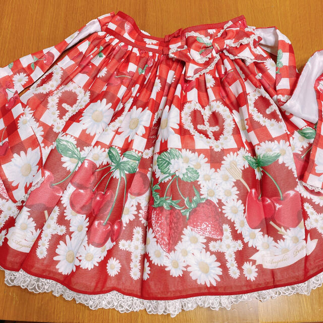 Angelic Pretty(アンジェリックプリティー)のAngelic Pretty Cherry Margurite スカート　アカ レディースのスカート(ひざ丈スカート)の商品写真