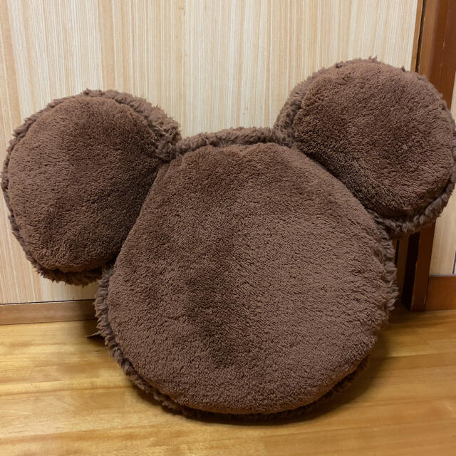 ディズニー　Mickey型マカロンクッション エンタメ/ホビーのおもちゃ/ぬいぐるみ(キャラクターグッズ)の商品写真