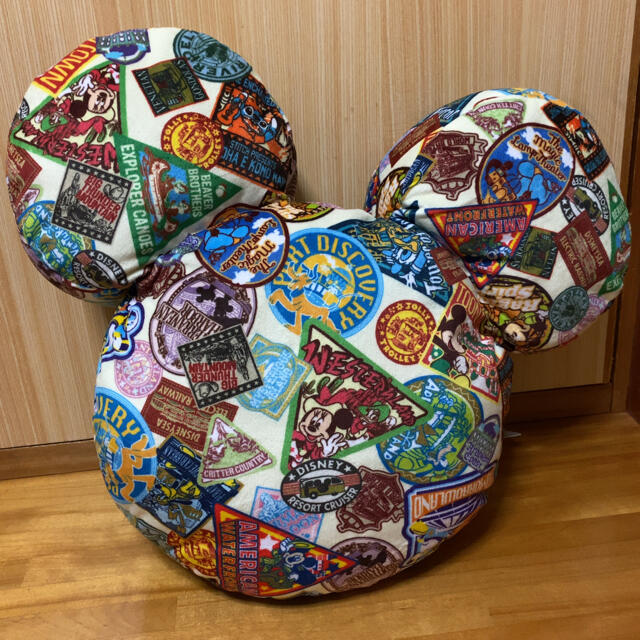 ディズニー　Mickey型クッション