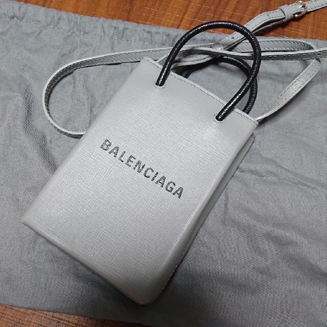 Balenciaga(バレンシアガ)のバレンシアガ   フォンケース  593826・1160・v・568024 レディースのバッグ(ショルダーバッグ)の商品写真