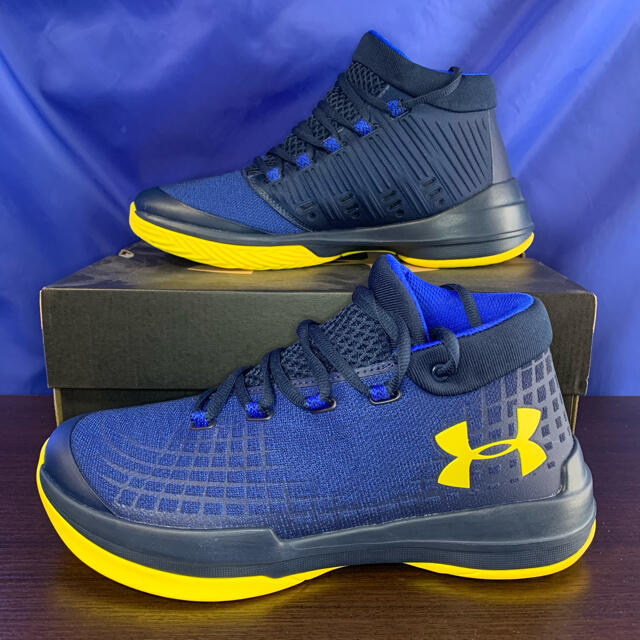 UNDER ARMOUR(アンダーアーマー)の【新品】アンダーアーマー　バッシュ　25.5cm スポーツ/アウトドアのスポーツ/アウトドア その他(バスケットボール)の商品写真