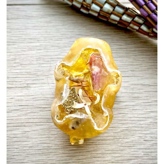 黄色の子豚オルゴナイト インテリア/住まい/日用品のインテリア小物(置物)の商品写真