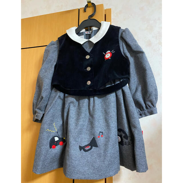 familiar(ファミリア)のファミリア　ベスト付ワンピース　100サイズ キッズ/ベビー/マタニティのキッズ服女の子用(90cm~)(ワンピース)の商品写真