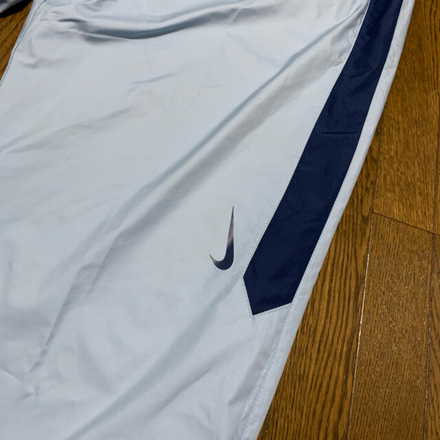 NIKE(ナイキ)のナイキエスビー　NIKEナイキSBパンツ　シールド　トラックパンツ メンズのジャケット/アウター(ナイロンジャケット)の商品写真