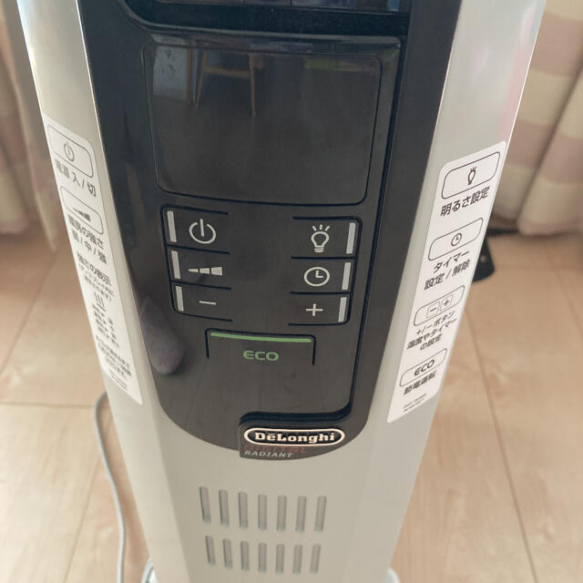 DeLonghi(デロンギ)のデロンギ デジタルラディアント オイルヒーター KHD410812-BK スマホ/家電/カメラの冷暖房/空調(オイルヒーター)の商品写真