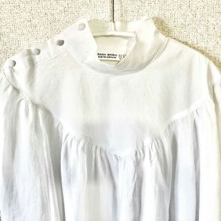 ザラ(ZARA)のZARA ZARA ザラ　クルミぼたん　ハイネック　ブラウス　x sサイズ(シャツ/ブラウス(長袖/七分))