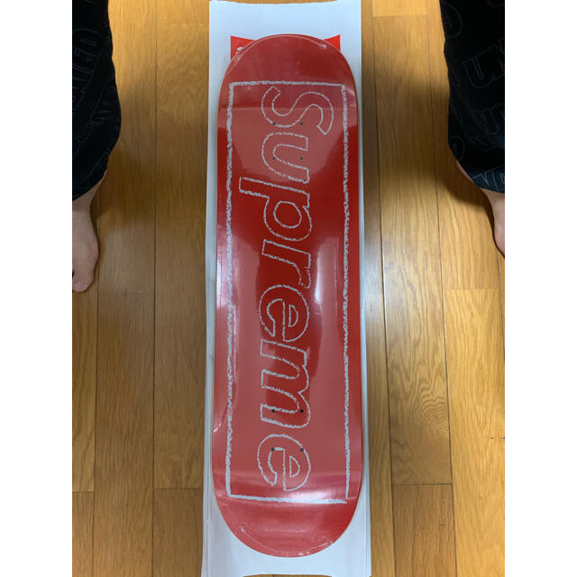 Supreme(シュプリーム)のKAWS Chalk Logo Skateboard supreme スポーツ/アウトドアのスポーツ/アウトドア その他(スケートボード)の商品写真