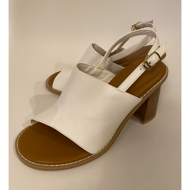 Ungrid(アングリッド)の美品UNGRID ホワイトサンダル24-24.5 レディースの靴/シューズ(サンダル)の商品写真