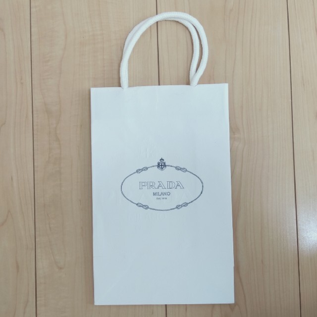 PRADA(プラダ)のプラダ　紙袋　ショップバック　匿名　クーポン消化 レディースのバッグ(ショップ袋)の商品写真