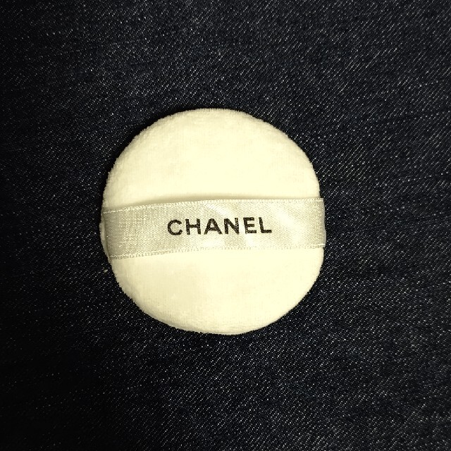 CHANEL(シャネル)のシャネル パフ コスメ/美容のベースメイク/化粧品(フェイスパウダー)の商品写真