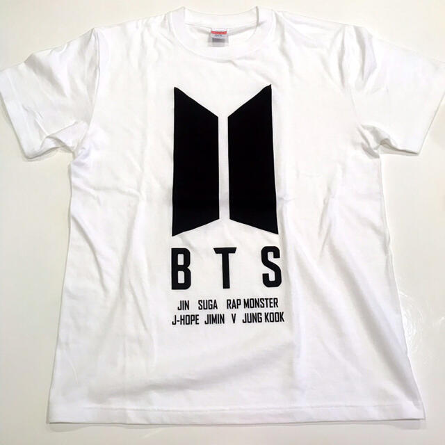 防弾少年団(BTS)(ボウダンショウネンダン)の防弾少年団　BTS ロゴTシャツ　Mサイズ レディースのトップス(Tシャツ(半袖/袖なし))の商品写真