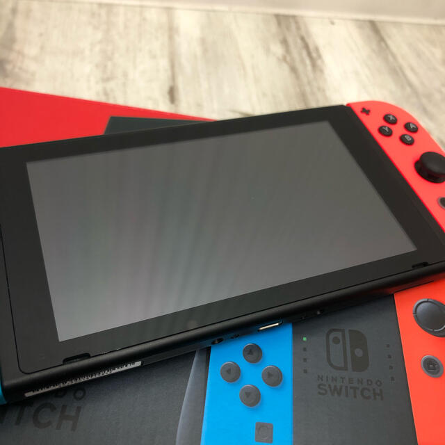 新型 Nintendo Switch ネオンブルー/ネオンレッド
