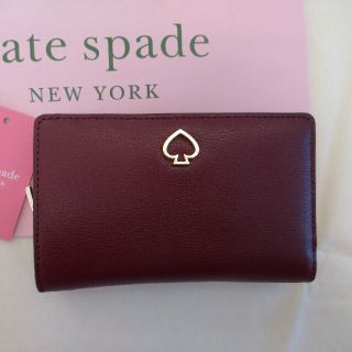 ケイトスペードニューヨーク(kate spade new york)のケイトスペード 折り財布 ミディアム チェリーウッド 赤 新品 WLRU6082(財布)