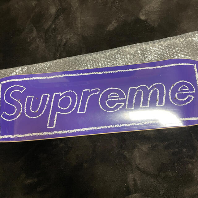 Supreme(シュプリーム)のKAWS Chalk Logo Skateboard シュプリームsupreme スポーツ/アウトドアのスポーツ/アウトドア その他(スケートボード)の商品写真