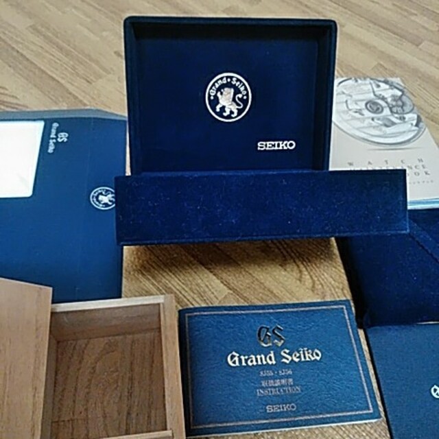 Grand Seiko(グランドセイコー)のグランドセイコーの箱・保証書額・取扱説明書・封筒・時計用桐箱 メンズの時計(腕時計(アナログ))の商品写真