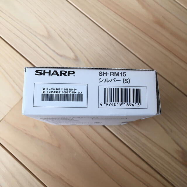 AQUOS(アクオス)の新品！SHARP AQUOS sense4 lite　シルバー スマホ/家電/カメラのスマートフォン/携帯電話(スマートフォン本体)の商品写真