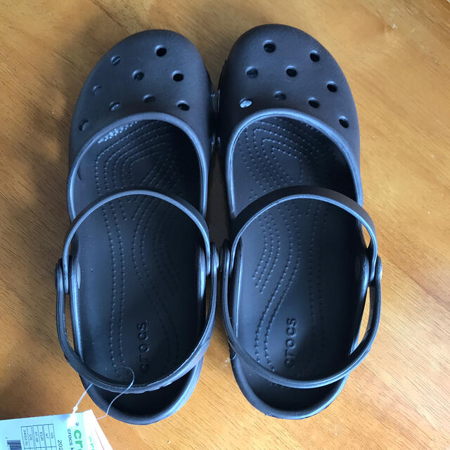 crocs(クロックス)のCrocs Karin  Clog espresso レディースの靴/シューズ(サンダル)の商品写真