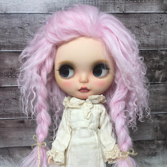 blythe _w-200桜ピンク三つ編み✨チベットラムフルスキンウィッグ