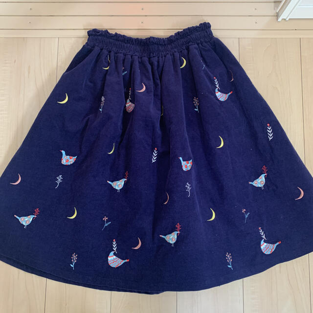Design Tshirts Store graniph(グラニフ)のコーデュロイ鳥の刺繍柄スカート レディースのスカート(ひざ丈スカート)の商品写真