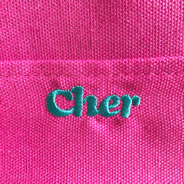 Cher(シェル)のCher（シェル）刺繍ロゴ入りキレイ色ポーチ レディースのファッション小物(ポーチ)の商品写真