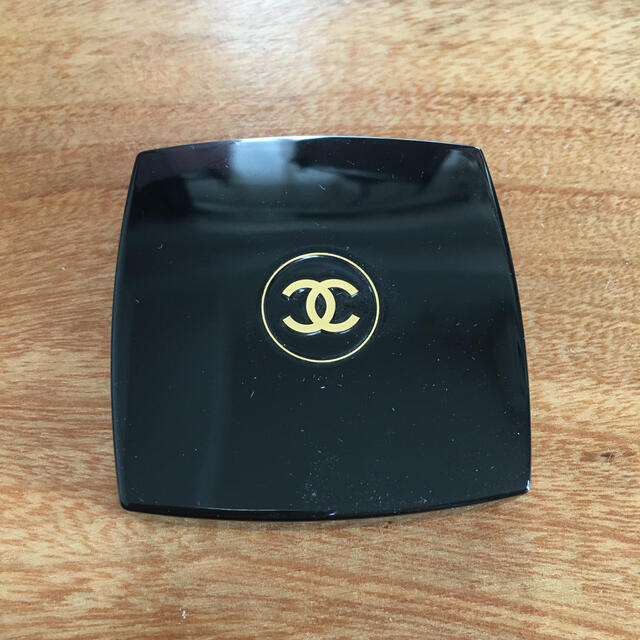 CHANEL(シャネル)のCHANELアイシャドー　 コスメ/美容のベースメイク/化粧品(アイシャドウ)の商品写真