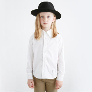 コドモビームス(こども ビームス)のSMOOTHY ホワイトシャツ　M（110〜120）(ドレス/フォーマル)
