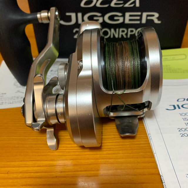 SHIMANO(シマノ)のSp様専用　シマノ17オシアジガー2000NRPG  スポーツ/アウトドアのフィッシング(リール)の商品写真