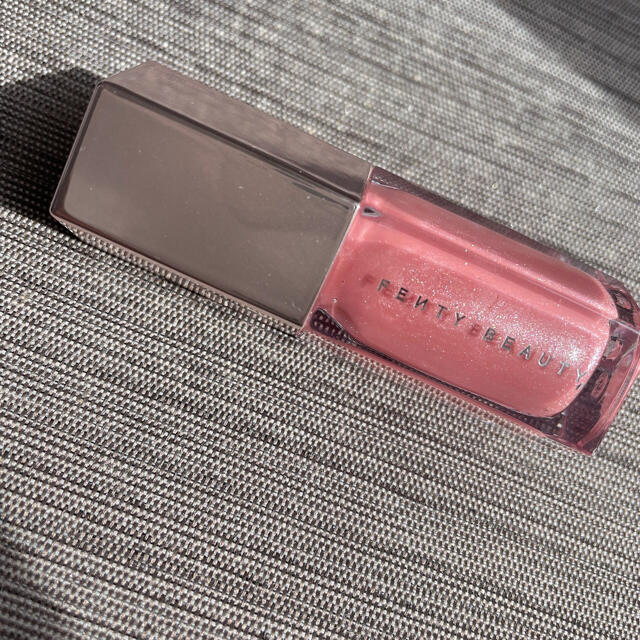 Sephora(セフォラ)の新品　fenty beauty リップグロスglossbomb fussy ミニ コスメ/美容のベースメイク/化粧品(リップグロス)の商品写真