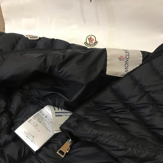 MONCLER(モンクレール)のモンクレール⭐️ ダウン⭐️襟なしお洒落⭐️ レディースのジャケット/アウター(ダウンコート)の商品写真