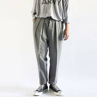 コモリ(COMOLI)の20ss neat hopsack tapered gray 48(スラックス)