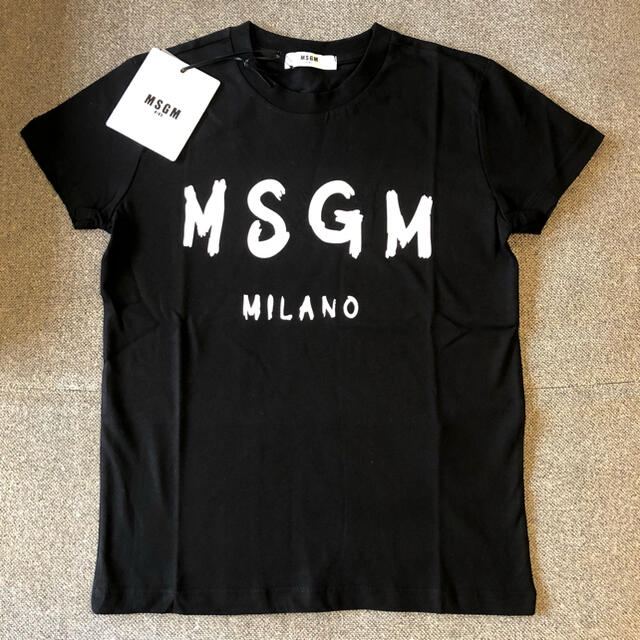 MSGM(エムエスジイエム)の新品☆MSGM キッズTシャツ 8Y キッズ/ベビー/マタニティのキッズ服男の子用(90cm~)(Tシャツ/カットソー)の商品写真