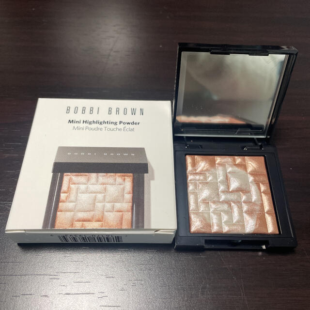 BOBBI BROWN(ボビイブラウン)の★未使用★ ボビイブラウン　ハイラティング　パウダー　ミニサイズ コスメ/美容のベースメイク/化粧品(フェイスパウダー)の商品写真