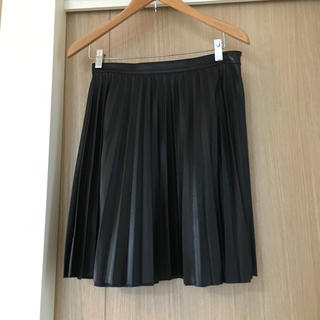 ザラ(ZARA)のブラックフェイクレザースカート S(ひざ丈スカート)