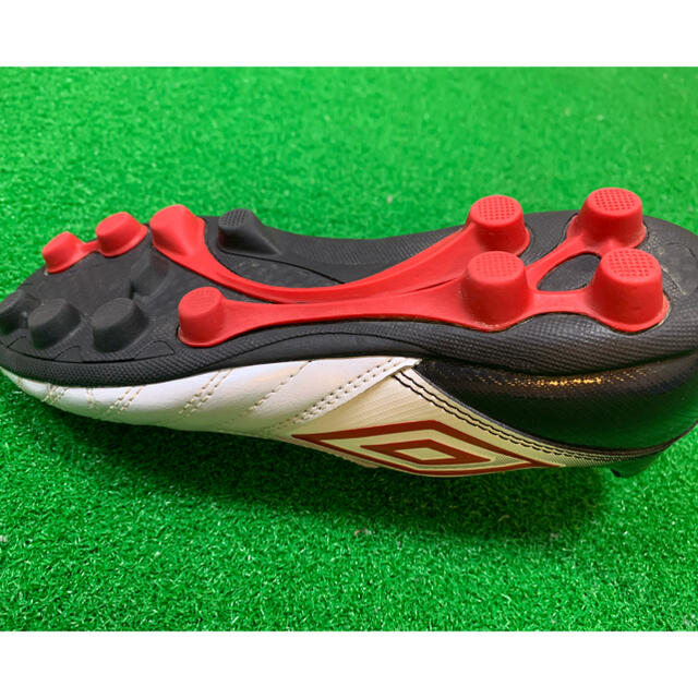 UMBRO(アンブロ)のUMBRO アンブロ サッカー スパイク ジュニア スポーツ/アウトドアのサッカー/フットサル(シューズ)の商品写真