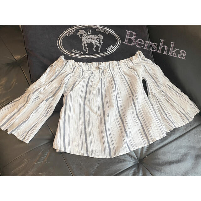 Bershka(ベルシュカ)のBershkaストライプ肩出しトップス レディースのトップス(シャツ/ブラウス(長袖/七分))の商品写真