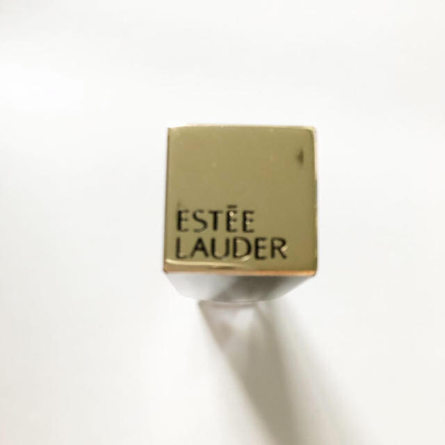 Estee Lauder(エスティローダー)のka-さま専用！最終値下げ！エスティーローダー　ベージュリップ コスメ/美容のベースメイク/化粧品(リップグロス)の商品写真