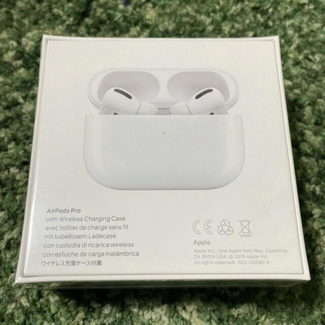 Apple(アップル)の【新品未開封・国内正規品】AirPods Pro（エアポッズ プロ） スマホ/家電/カメラのオーディオ機器(ヘッドフォン/イヤフォン)の商品写真