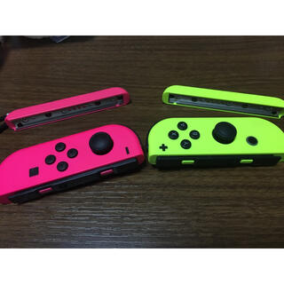ニンテンドースイッチ(Nintendo Switch)の同色ストラップ付きジョイコン　スイッチ(その他)