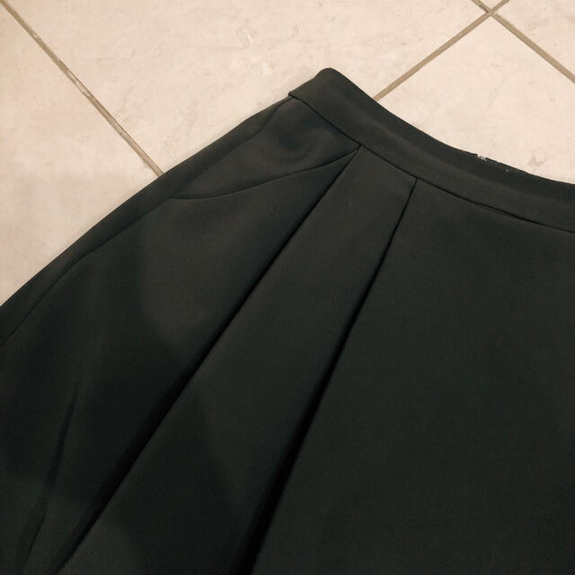 M-premier(エムプルミエ)のカーキスカート レディースのスカート(ひざ丈スカート)の商品写真