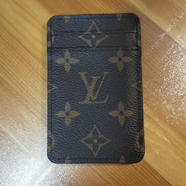LOUIS カードケースの通販 by 苺's shop｜ルイヴィトンならラクマ VUITTON - ルイヴィトン／ゲーム･オン 好評高評価