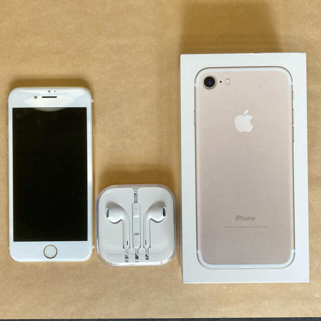 Apple(アップル)のiPhone7・SIMフリー・128GB・ゴールド スマホ/家電/カメラのスマートフォン/携帯電話(スマートフォン本体)の商品写真