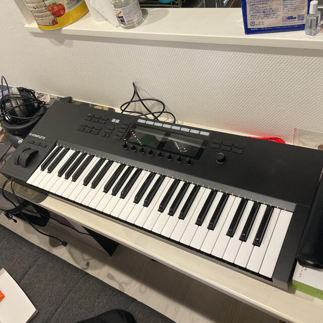 KOMPLETE KONTROL S49 MK2 - MIDIコントローラー