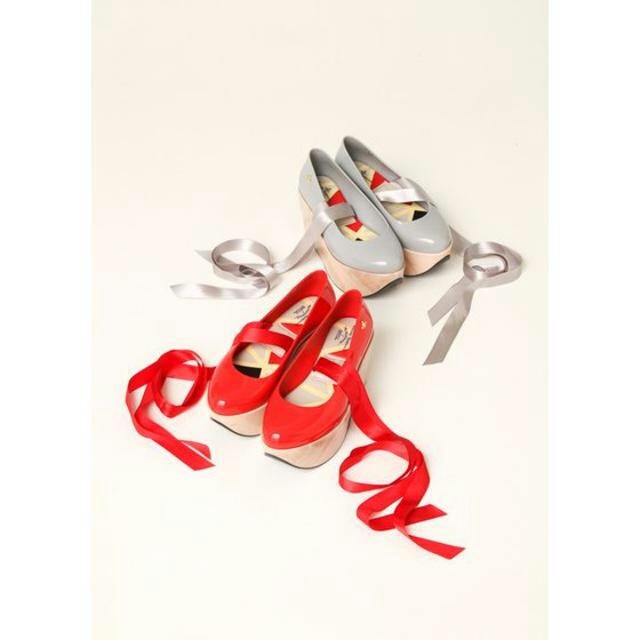 Vivienne Westwood(ヴィヴィアンウエストウッド)の▼ melissa ロッキンホースバレリーナ RED UK4 レディースの靴/シューズ(バレエシューズ)の商品写真