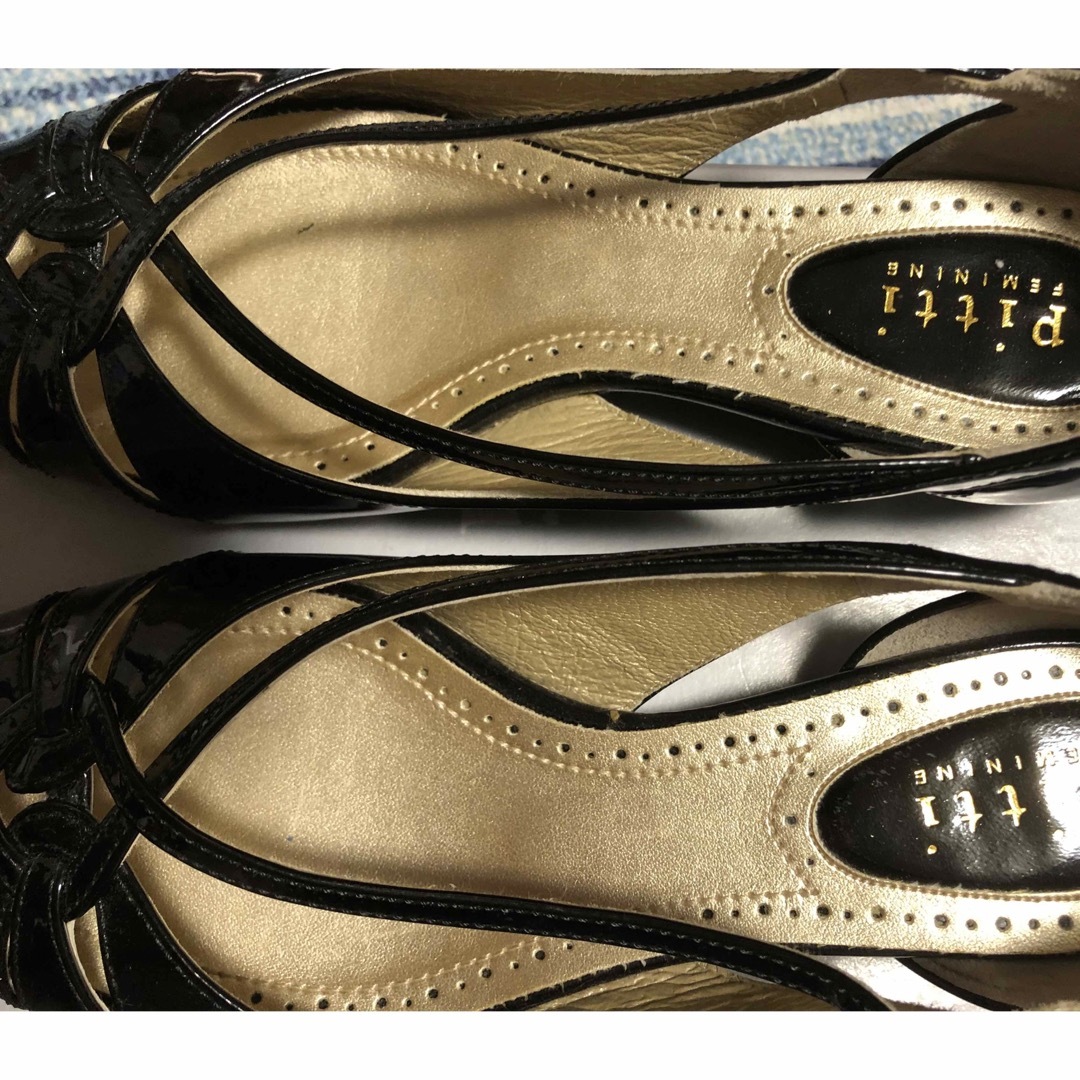 Pitti(ピッティ)のピッティ パンプス 23cm 黒  エナメル　新品未使用 レディースの靴/シューズ(ハイヒール/パンプス)の商品写真