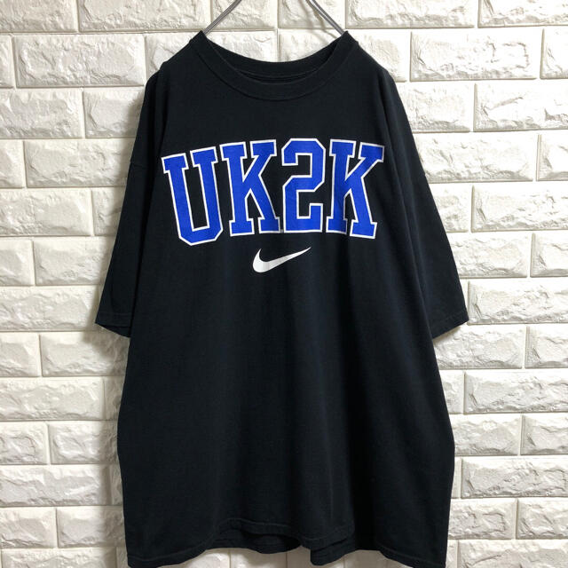 NIKE(ナイキ)のNIKE  ナイキ　バスケチーム　カレッジロゴ　Tシャツ　メンズXXLサイズ メンズのトップス(Tシャツ/カットソー(半袖/袖なし))の商品写真