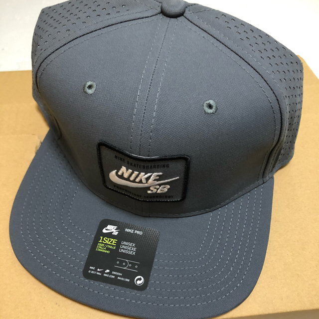 NIKE(ナイキ)のNike SB AeroBill Pro 2.0 Skate Hatダークグレー メンズの帽子(キャップ)の商品写真