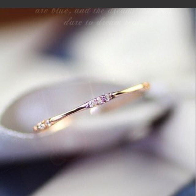 czダイヤモンド調リング11号 ゴールド レディースのアクセサリー(リング(指輪))の商品写真