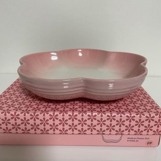 LE CREUSET - ル・クルーゼ パウダーピンク フラワーディッシュM ...