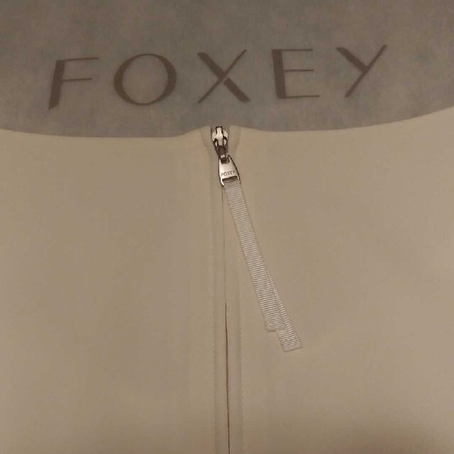 FOXEY(フォクシー)の新品・タグ付き★FOXEY★フィット&フレアー ワンピース ドレス★ホワイト40 レディースのワンピース(ひざ丈ワンピース)の商品写真