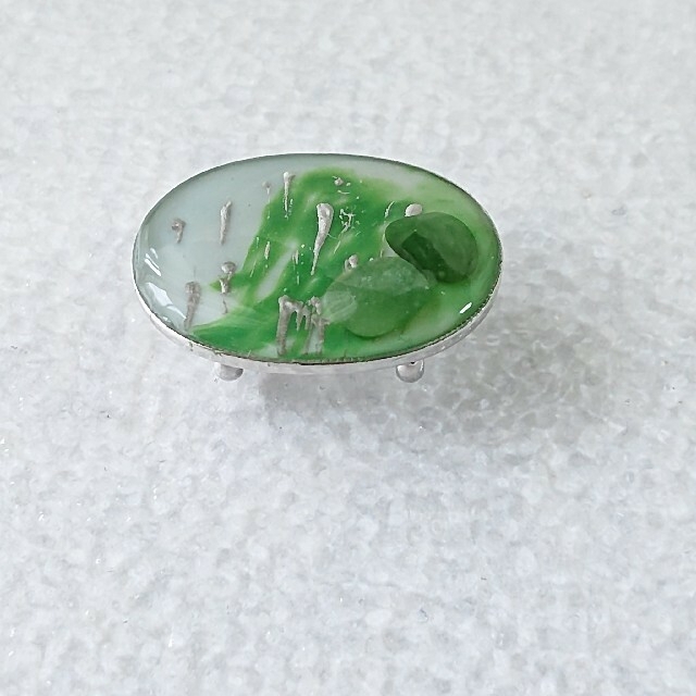 No.29 緑の糸 春雨 帯留め 天然石(和田玉)使用 翡翠 ヒスイ 青柳の通販